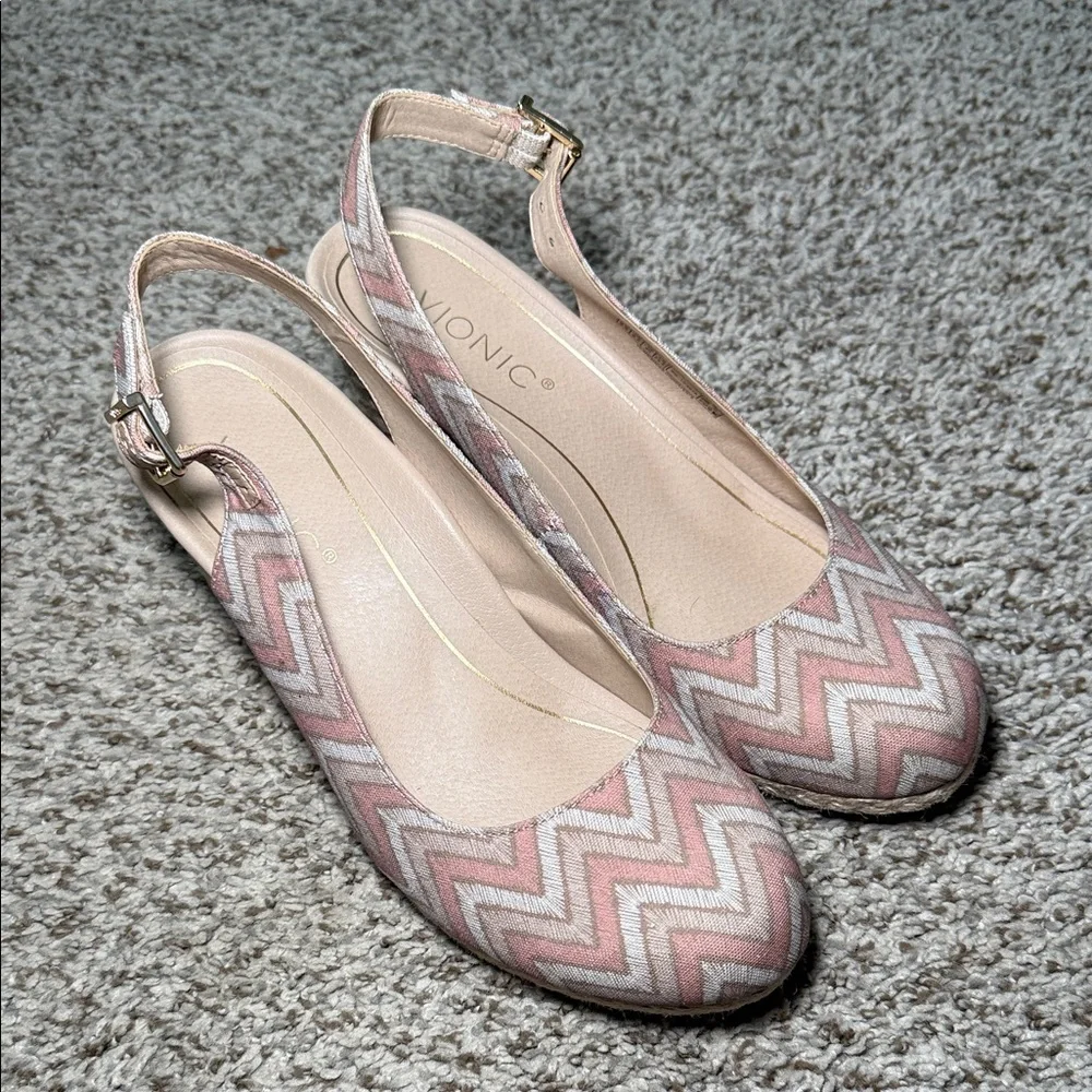 Vionic Coralina Women's‎ Chevron Slingback Wedge Size 8.5